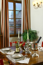 Florence Flat: Living-room with dining table of Ghiberti Flat in Florence