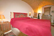 The double bed of the Sant'Elmo apartment