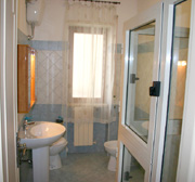 Bathroom with the shower in Sorrento