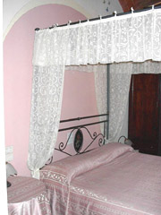 Appartamento a Montepulciano: Camera da letto matrimoniale dell'appartamento Rose