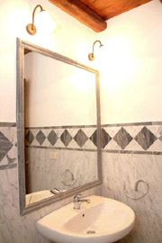 Florence Centre Accommodation: Bathroom of Tafi Accommodation in Florence centre