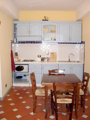 Wohnung in Florenz: Küche mit Esstisch der Wohnung Donato in Florenz