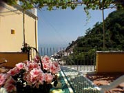 Suite in Positano: Herrliche Meersicht vom grossen Balkon der Suite Romantica in Positano aus