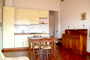 Logement  Florence: Cuisine avec table  manger du Logement Donzella  Florence