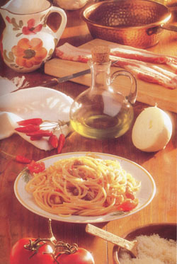 BUCATINI ALL'AMATRICIANA - Pasta - Speciality with meat from Rome
