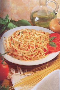 SPAGHETTI WITH TOMATO SAUCE - Speciality of Naples